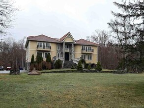 180 Stone Hill Rd in Bedford, NY - Building Photo - Building Photo