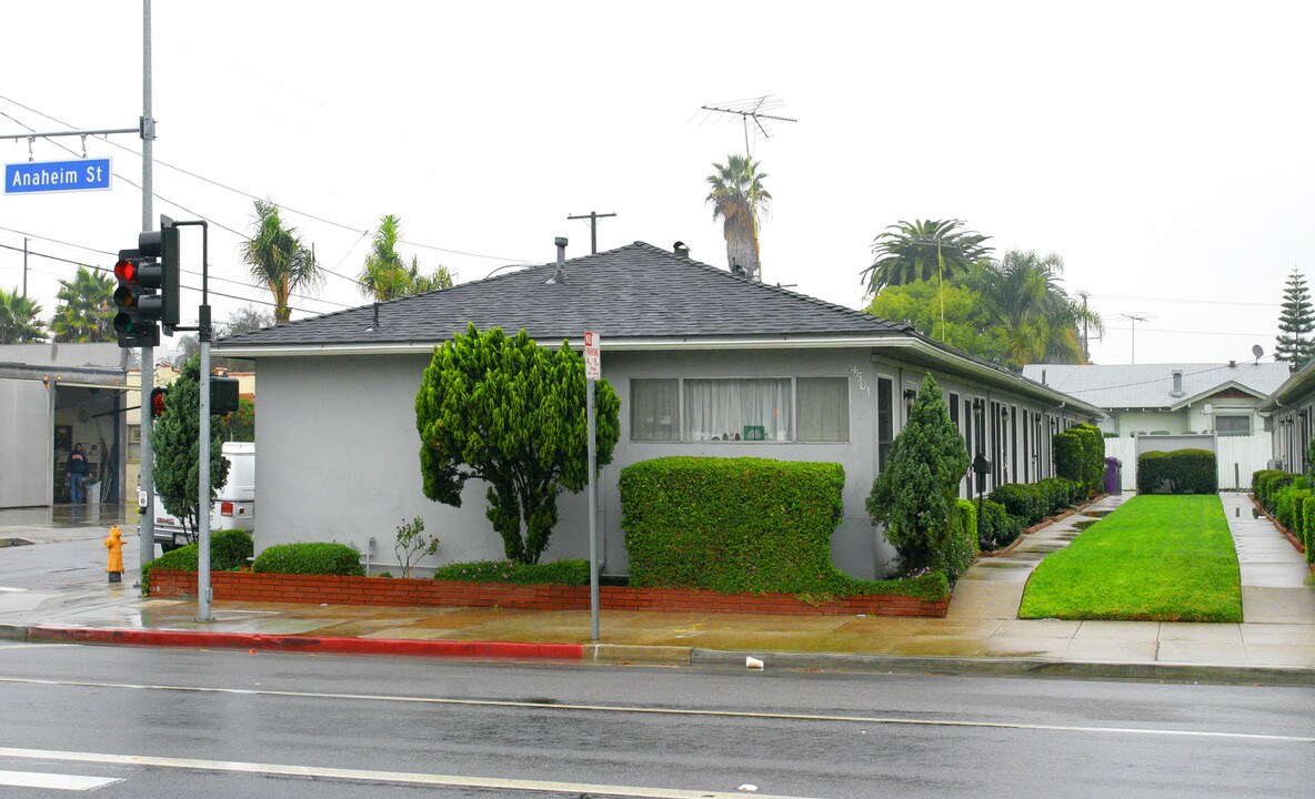 4501 E Anaheim St in Long Beach, CA - Building Photo