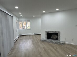 4 Earls Ct in Farmington, CT - Building Photo - Building Photo