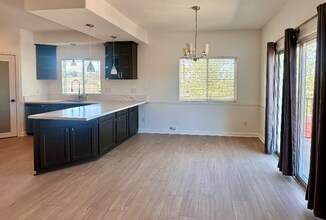 28076 East Dr in Canyon Lake, CA - Building Photo - Building Photo