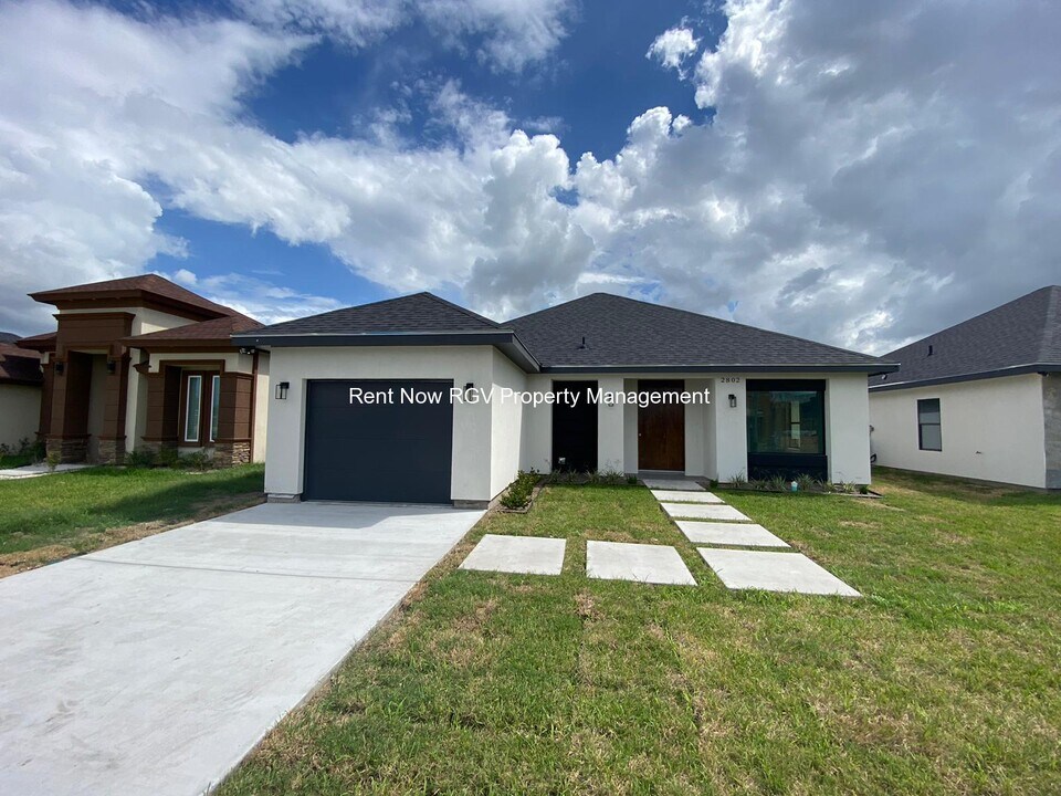 2802 Garman St in Edinburg, TX - Foto de edificio