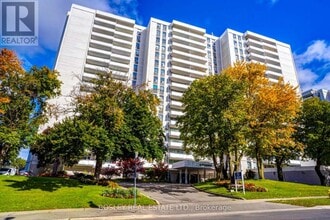 10 Parkway Forest Dr in Toronto, ON - Building Photo - Building Photo