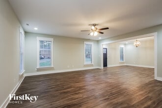 300 S Crawford St in Monroe, NC - Foto de edificio - Building Photo