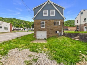 1036 3rd St in New Martinsville, WV - Building Photo - Building Photo