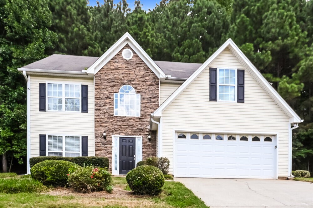 4103 Laurel Bend Ct in Snellville, GA - Building Photo