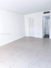 14301 N Kendall Dr in Miami, FL - Building Photo - Building Photo