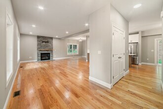 164 Fox Den Rd in Bristol, CT - Building Photo - Building Photo