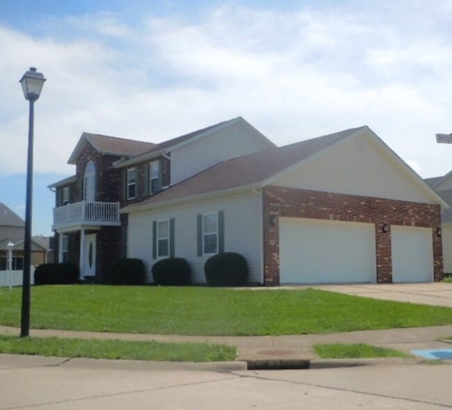 100 Angel Oak Ct in Edwardsville, IL - Building Photo - Building Photo