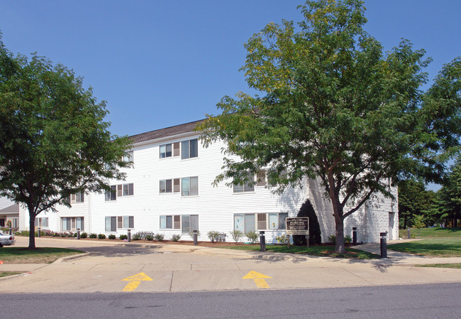 B'nai B'rth Covenant Apartments II in Peoria, IL - Building Photo - Building Photo