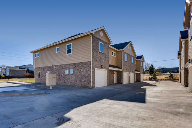 Sable Commons Townhomes in Aurora, CO - Building Photo - Building Photo