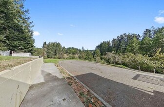2401 Hillside Dr in Fortuna, CA - Building Photo - Building Photo