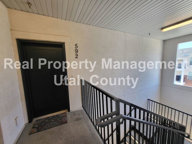 592 N 360 W in Vineyard, UT - Foto de edificio - Building Photo