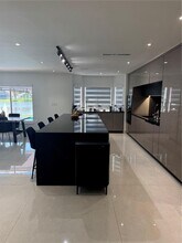 4943 SW 33rd Way in Fort Lauderdale, FL - Building Photo - Building Photo