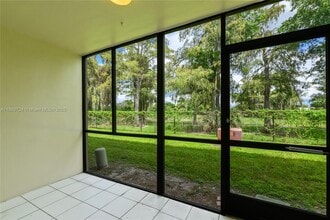 7825 Fairview Dr in Tamarac, FL - Building Photo - Building Photo
