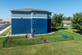 The Oaks in Watertown, SD - Foto de edificio - Building Photo