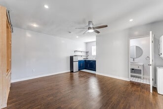 1344 N Lincoln St in Burbank, CA - Foto de edificio - Building Photo