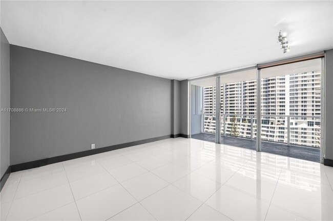 3301 NE 5th Ave, Unit 1212 in Miami, FL - Foto de edificio - Building Photo