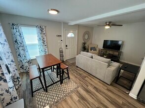 110 N Burr St, Unit UnitC in Houston, TX - Building Photo - Building Photo