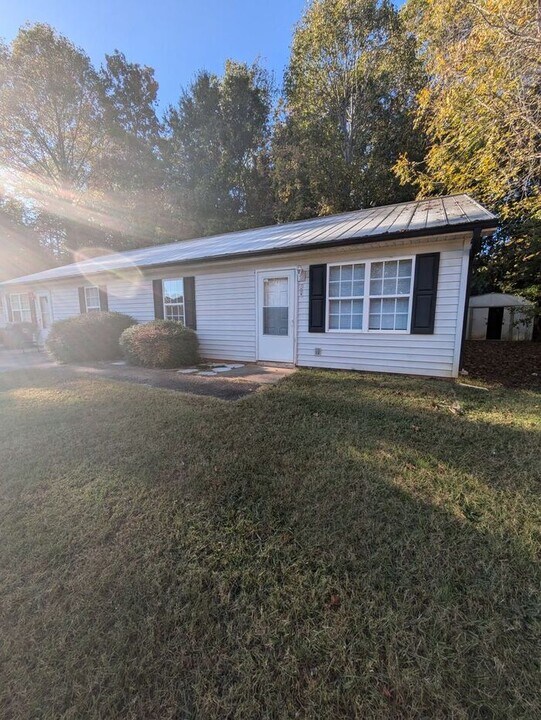 704 2nd Street Pl SW in Conover, NC - Building Photo