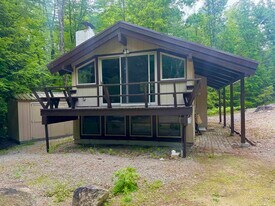 314 Old Bartlett Rd in Conway, NH - Building Photo
