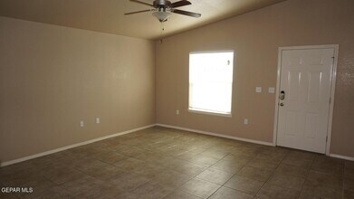 10657 Silvercloud Dr in El Paso, TX - Building Photo - Building Photo