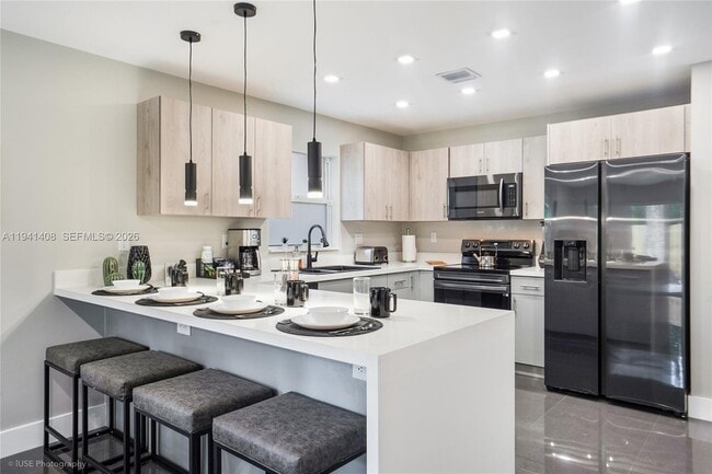 1035 NW 48th St in Miami, FL - Building Photo - Building Photo