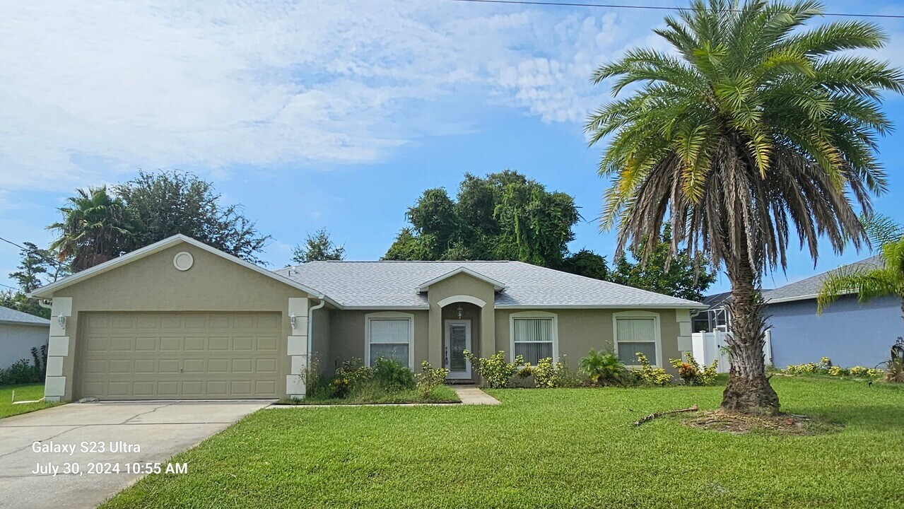 33 Fenwick Ln in Palm Coast, FL - Building Photo