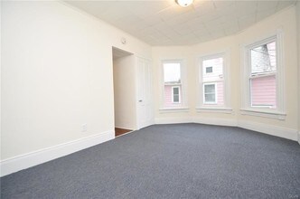 121 Ridgeway St-Unit -B in East Stroudsburg, PA - Foto de edificio - Building Photo