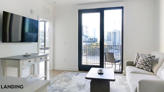 1007 S Mint St, Unit 805 in Charlotte, NC - Building Photo - Building Photo