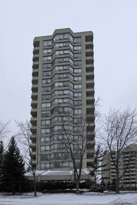 King Gardens in Mississauga, ON - Building Photo