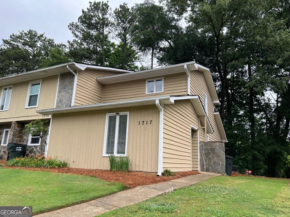 1717 Wynndowne Trail in Smyrna, GA - Building Photo