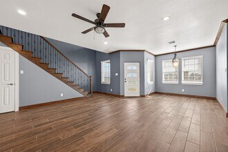 2410 Engeling Rd in Rosenberg, TX - Building Photo - Building Photo