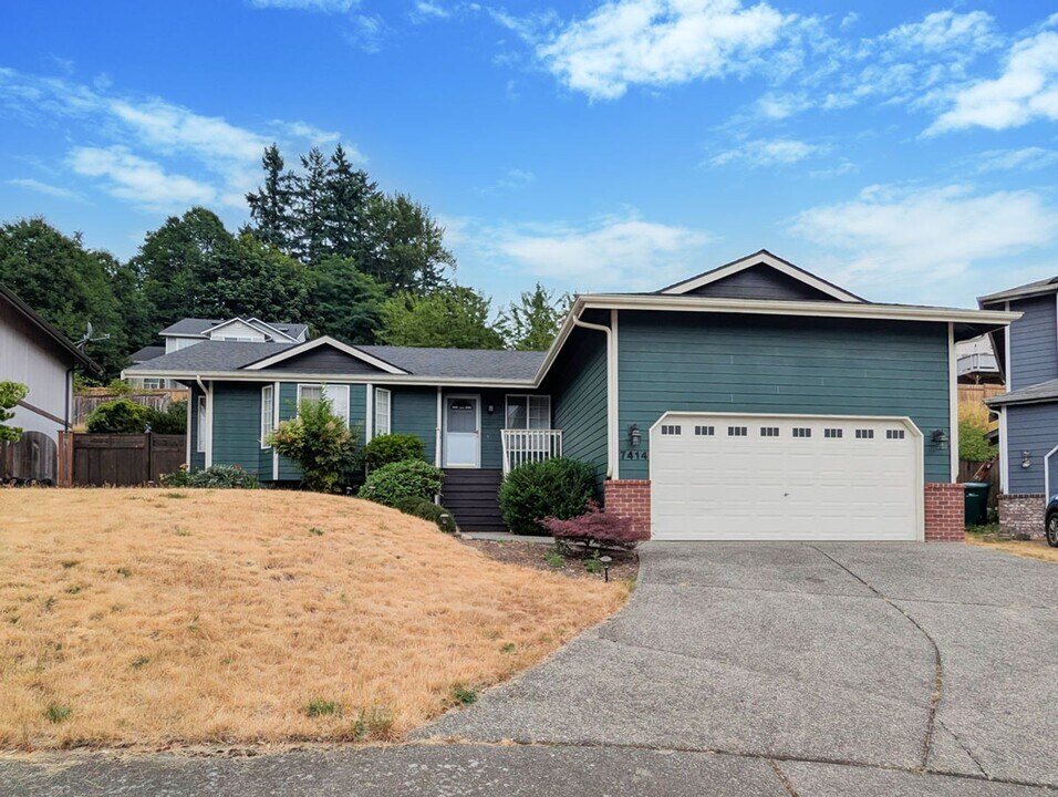 7414 87th Pl NE in Marysville, WA - Building Photo