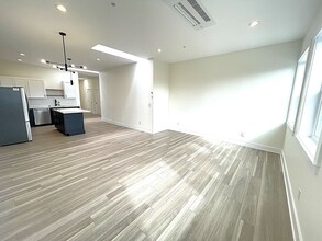 4743 NE Fremont St in Portland, OR - Foto de edificio - Building Photo