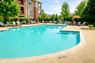 Ovaltine Court in Villa Park, IL - Foto de edificio - Building Photo