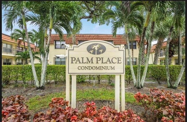 10066 NW 6th St in Pembroke Pines, FL - Foto de edificio - Building Photo