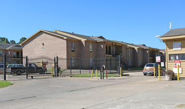 Tall Timber Apartments in Conroe, TX - Building Photo - Building Photo