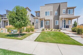 9602 Prairie Farm Dr in Commerce City, CO - Building Photo - Building Photo