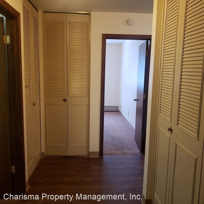 503 Poplar Dr in Canton, SD - Building Photo - Building Photo