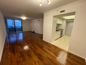 600 W 9th St in Los Angeles, CA - Building Photo - Building Photo