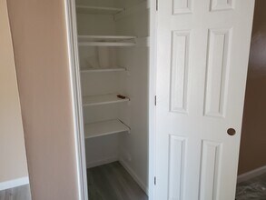 10118 Douglas Ct in St. Ann, MO - Building Photo - Building Photo