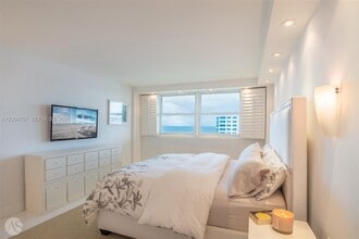 177 Ocean Ln Dr in Key Biscayne, FL - Building Photo - Building Photo