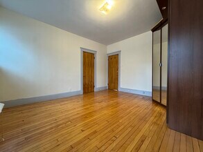 208 Fuller St, Unit 3 in Brookline, MA - Foto de edificio - Building Photo