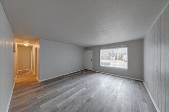 7614 E 34th St in Indianapolis, IN - Building Photo - Building Photo