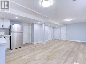 6127 Silken Laumann Way in Mississauga, ON - Building Photo - Building Photo