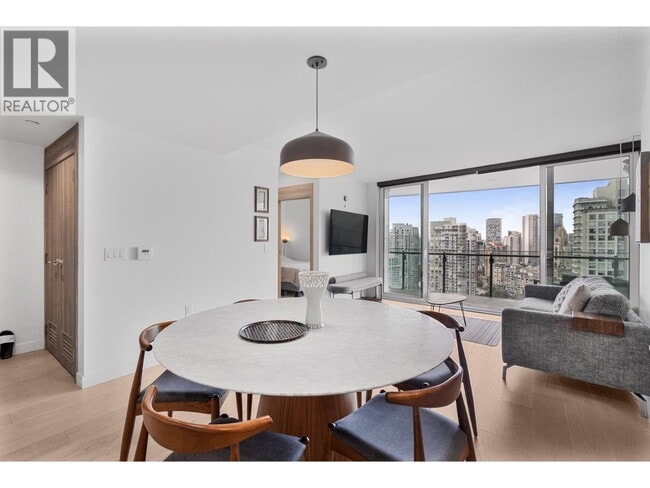 89 Nelson St. in Vancouver, BC - Building Photo - Building Photo