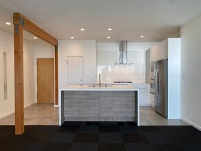 2221 Ocean Ave, Unit 205 in Santa Monica, CA - Building Photo - Building Photo