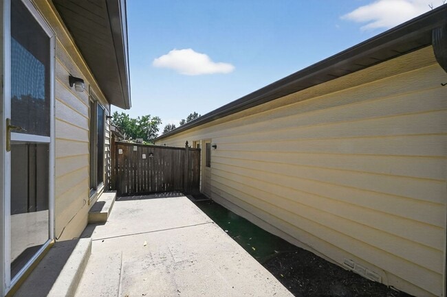 3501 S Kittredge St in Aurora, CO - Foto de edificio - Building Photo