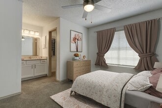 Seraphina Castle Hills in San Antonio, TX - Building Photo - Building Photo