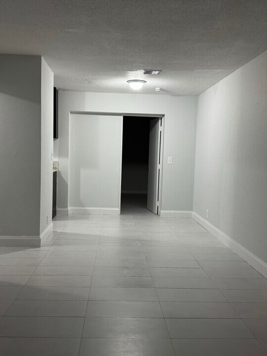5802 NW 12th St in Sunrise, FL - Building Photo